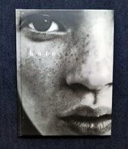 Amazon.co.jp: ケイト・モス 洋書写真集 マリオ・ソレンティヘルムート